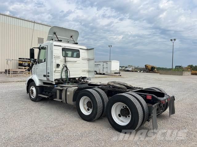 Volvo VNR64300 Седельные тягачи