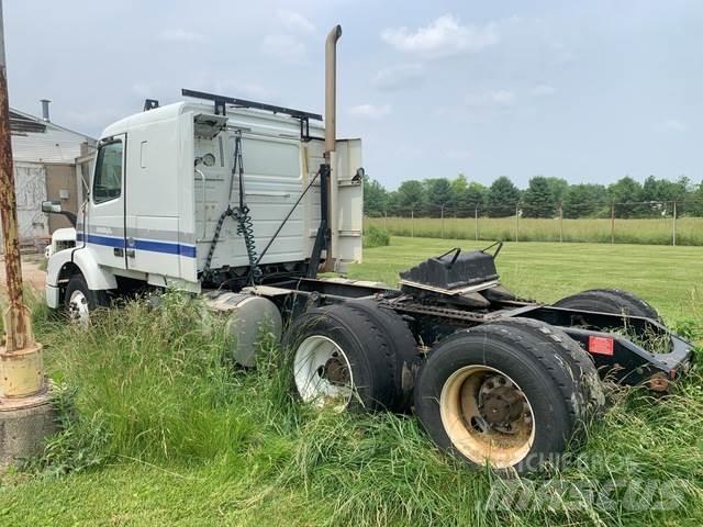 Volvo VNR64T Седельные тягачи