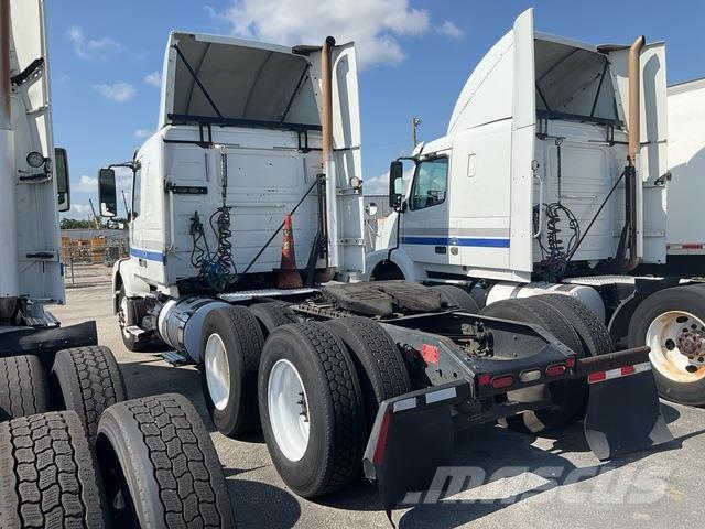 Volvo VNR64T Седельные тягачи
