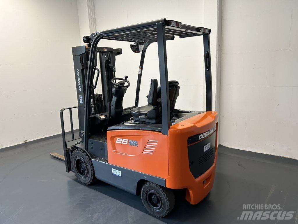 Doosan B25S-7 Электропогрузчики