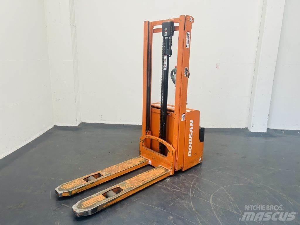 Doosan LEDS12.5C Ручные штабелёры с электроподъёмом