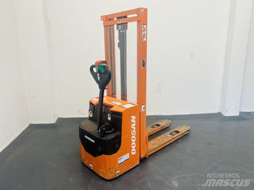 Doosan LEDS12.5C Ручные штабелёры с электроподъёмом