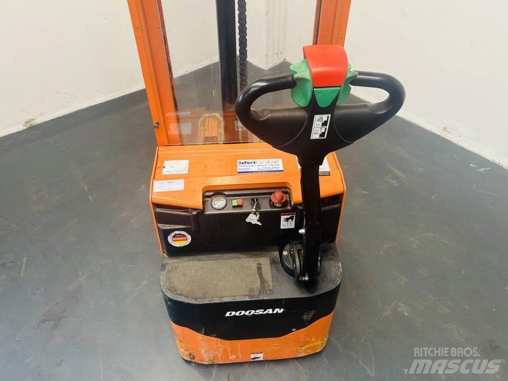 Doosan LEDS12.5C Ручные штабелёры с электроподъёмом