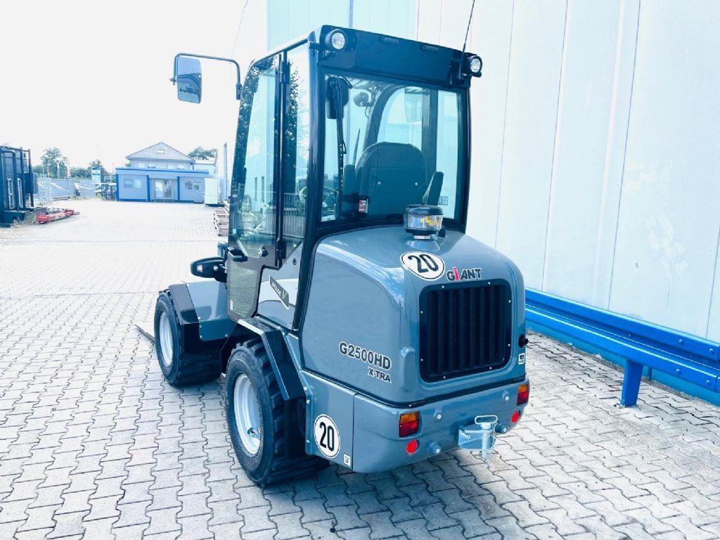 GiANT G2500 X-TRA HD Фронтальные погрузчики