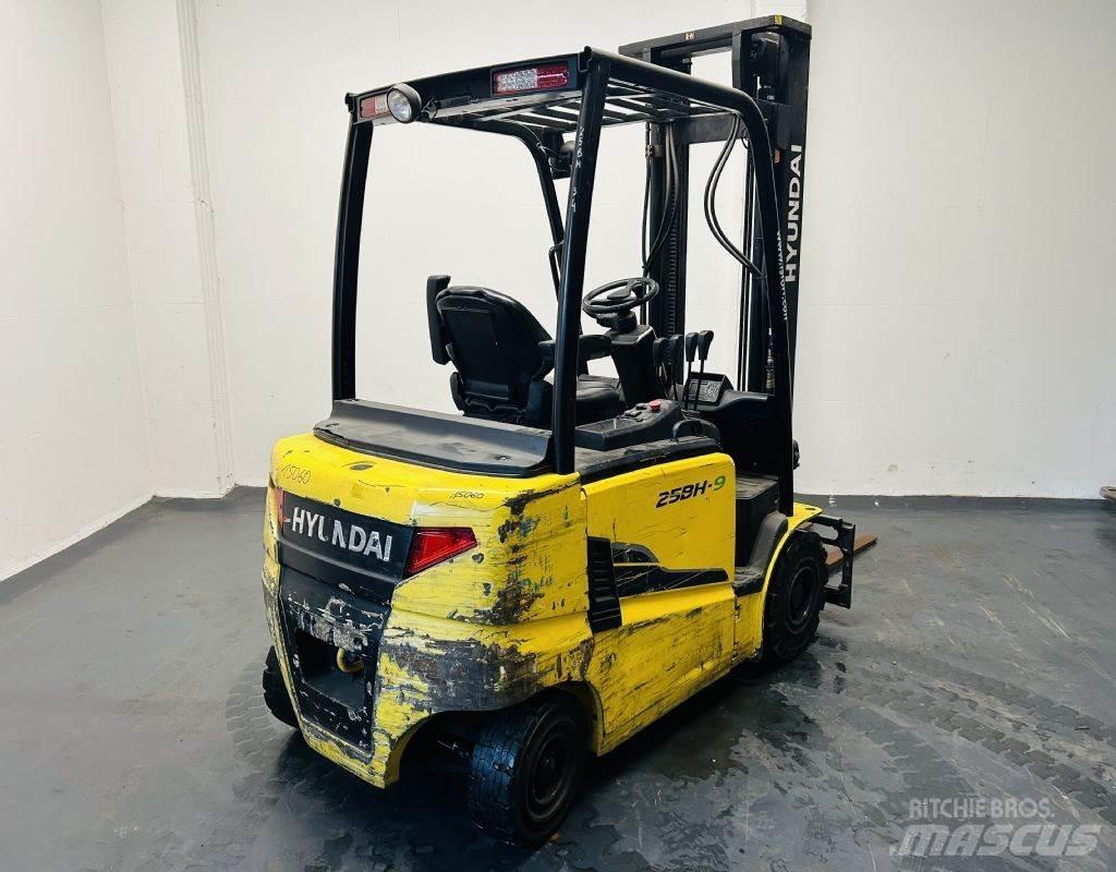 Hyundai 25BH-9 Электропогрузчики