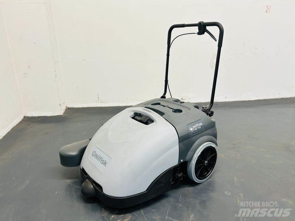 Nilfisk SW750 Вакуумные уборочные машины