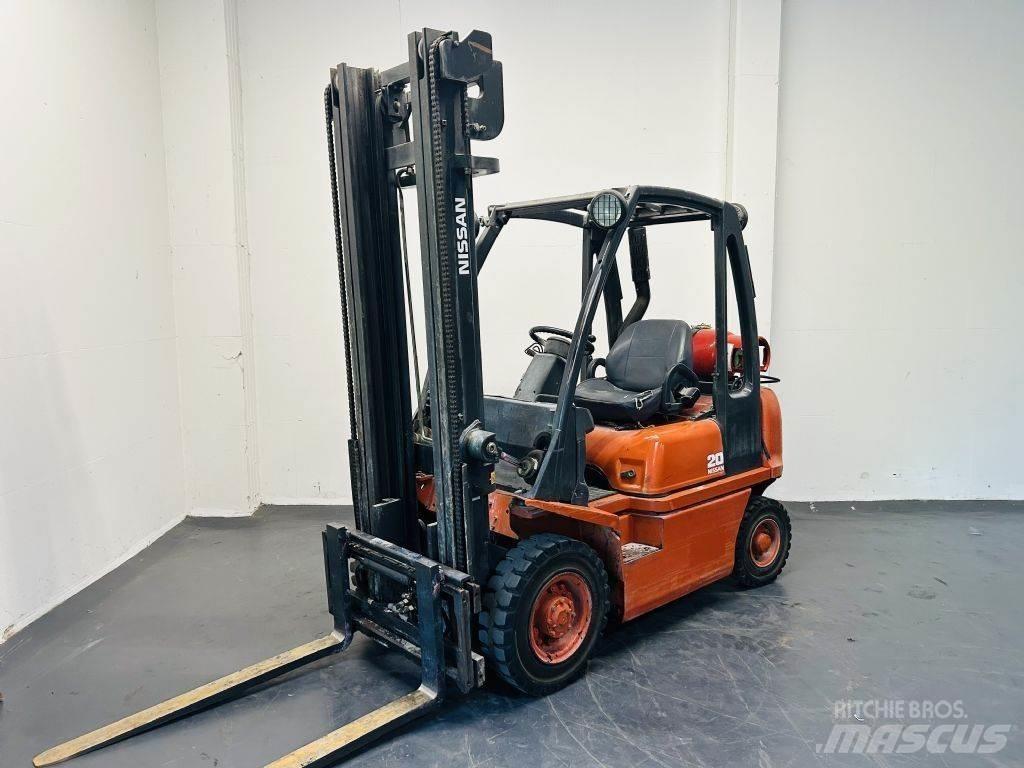Nissan UD02A20PQ Газовые погрузчики