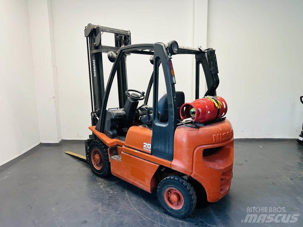 Nissan UD02A20PQ Газовые погрузчики