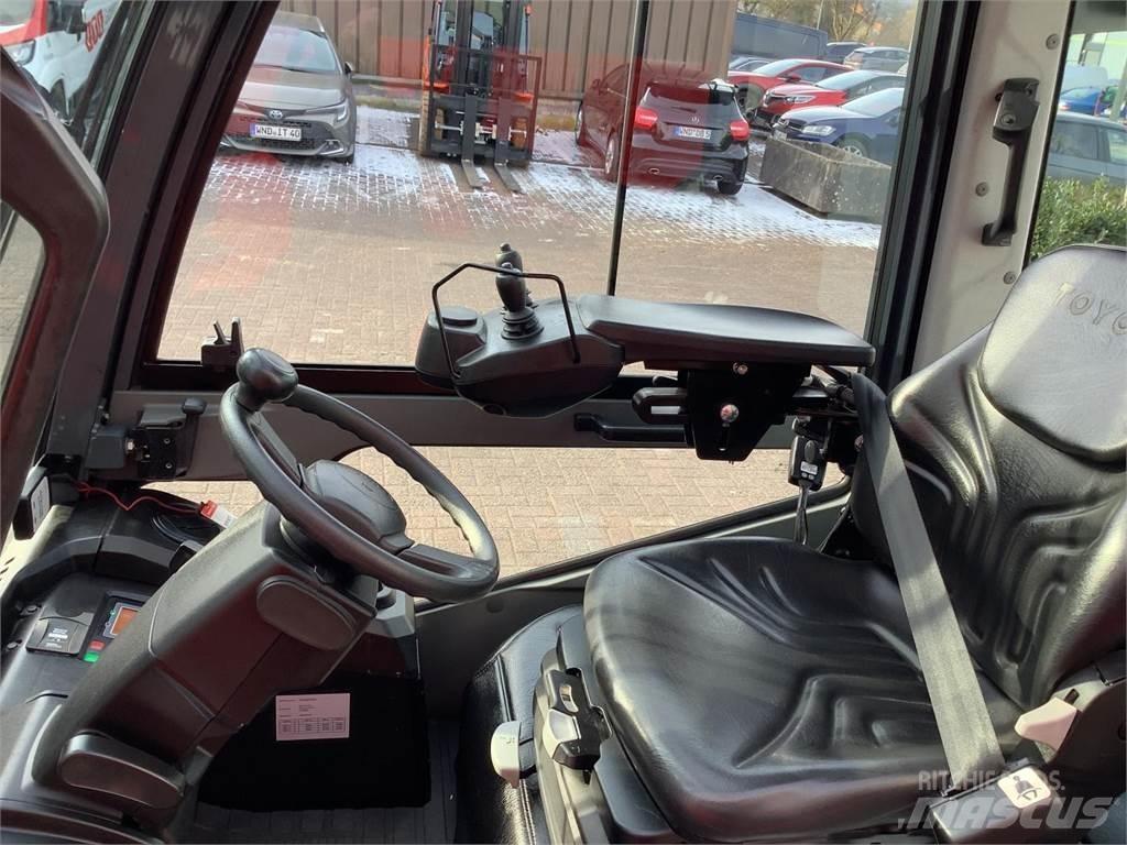 Toyota 8FGJ35F Газовые погрузчики