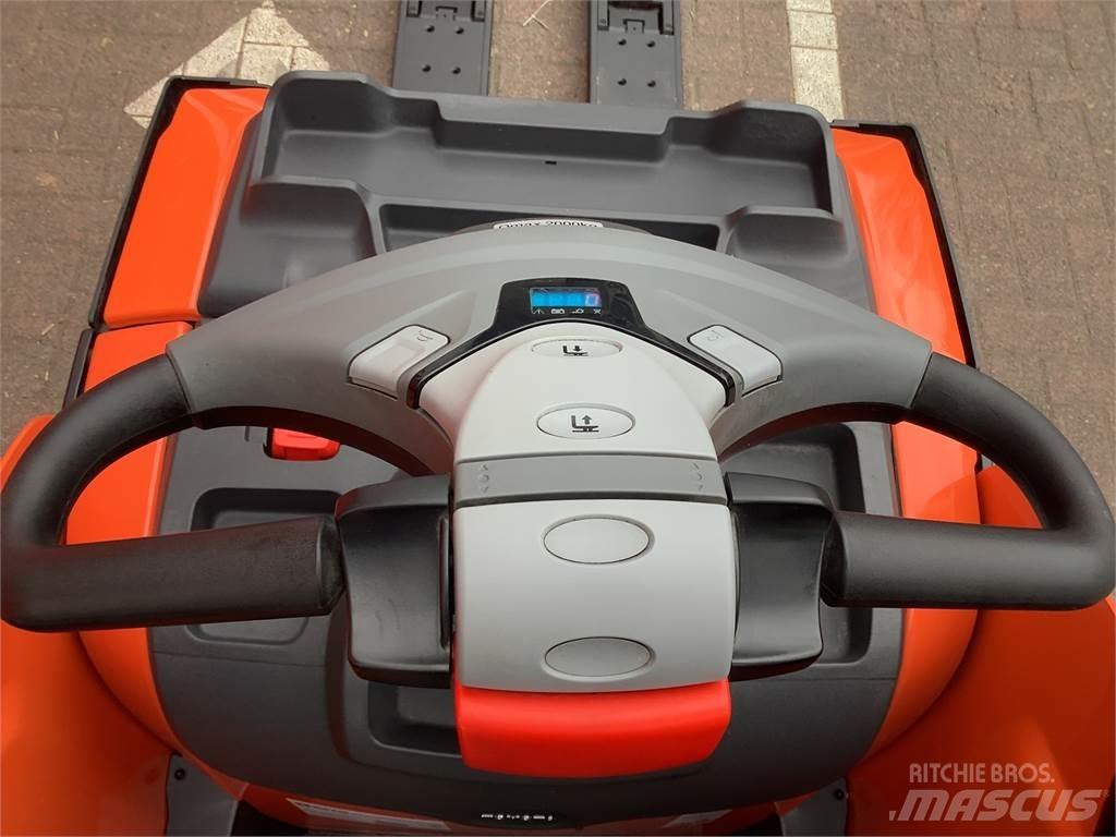 Toyota LPE200 Ручные электрические тележки