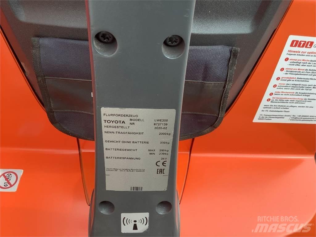 Toyota LWE200 Ручные электрические тележки