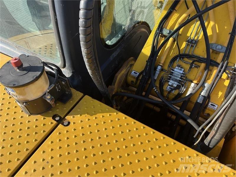 JCB JS220LC Гусеничные экскаваторы