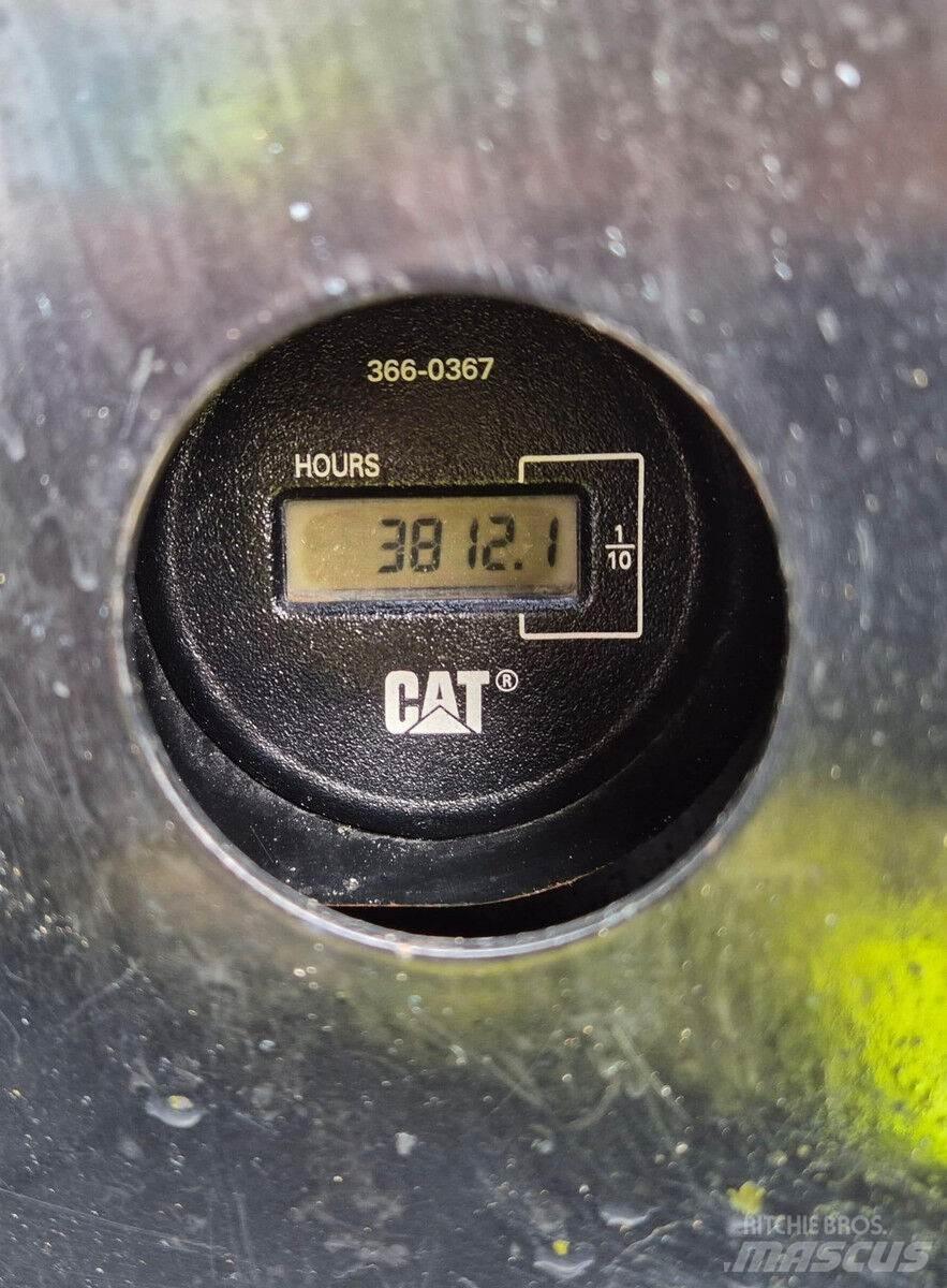 CAT 305E2 Малые экскаваторы 7т-12т