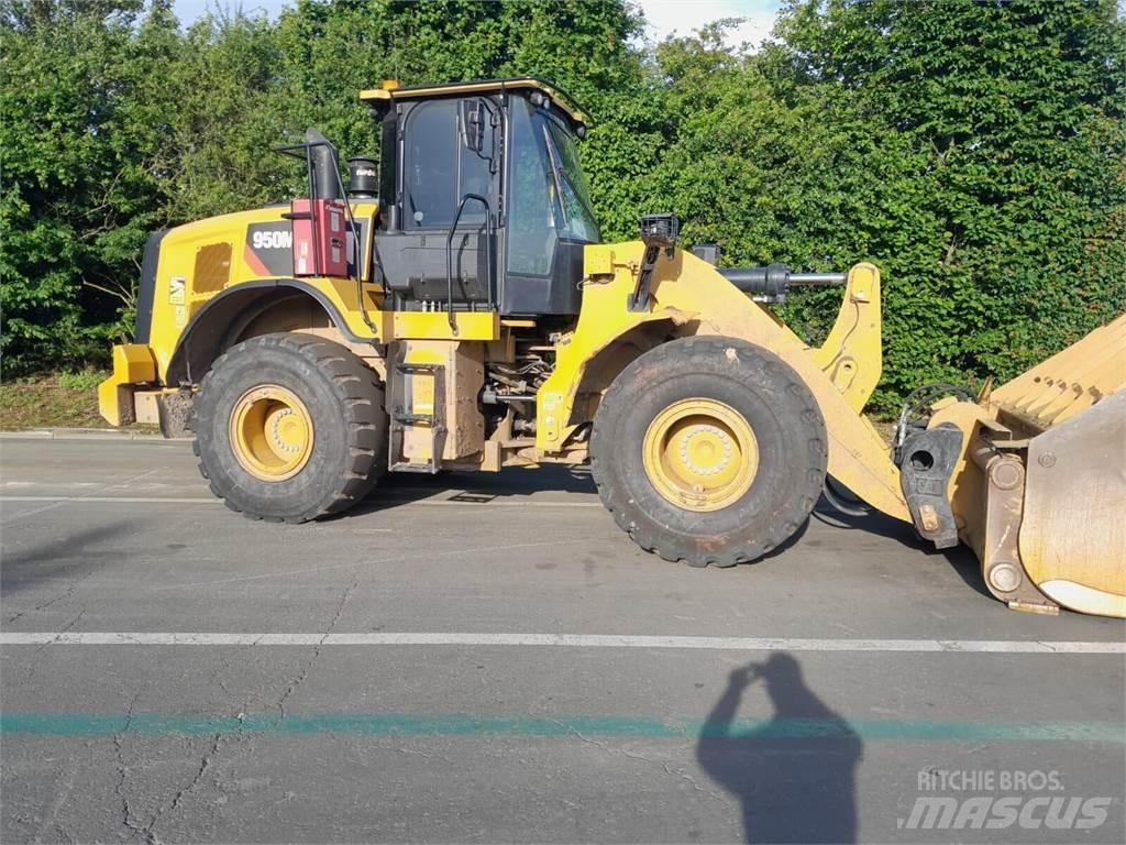 CAT 950M Фронтальные погрузчики