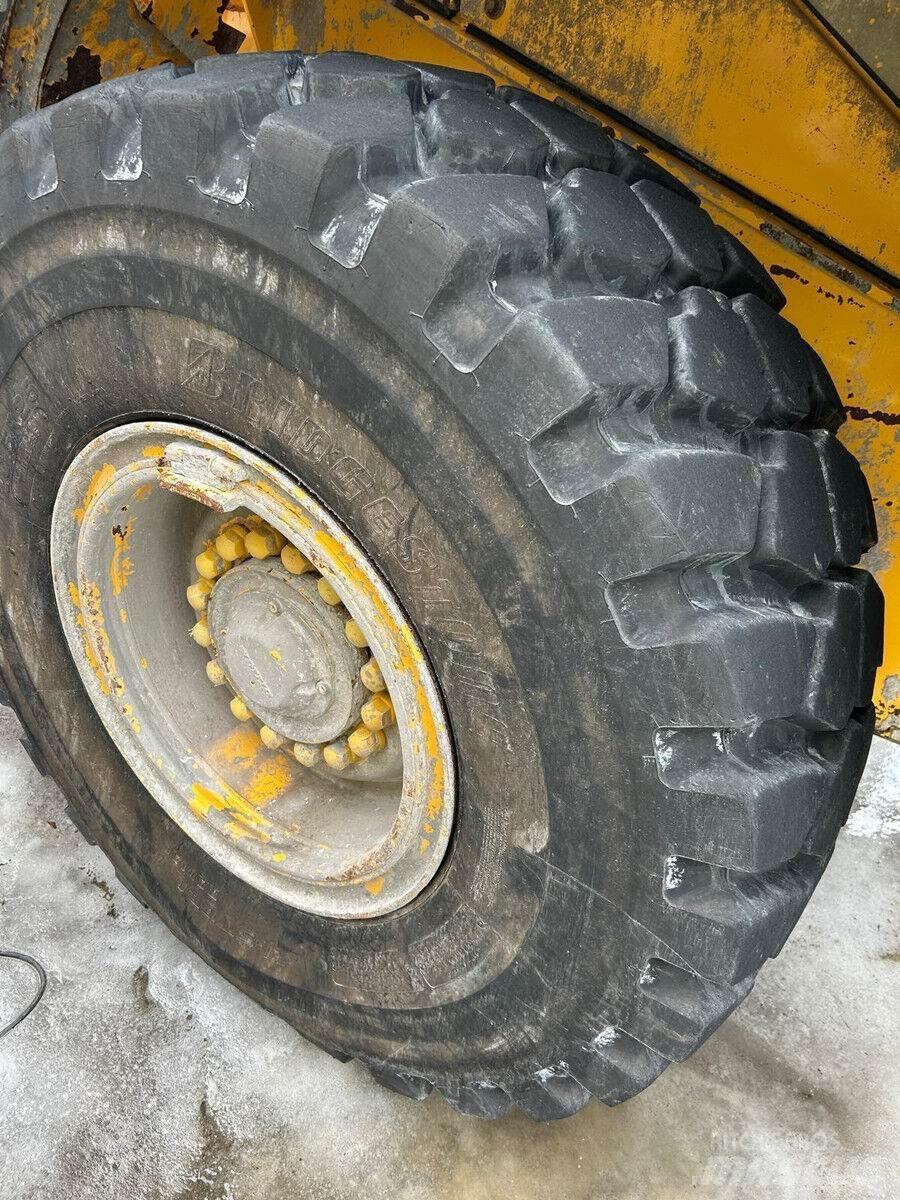 Volvo L90E Гусеничные экскаваторы