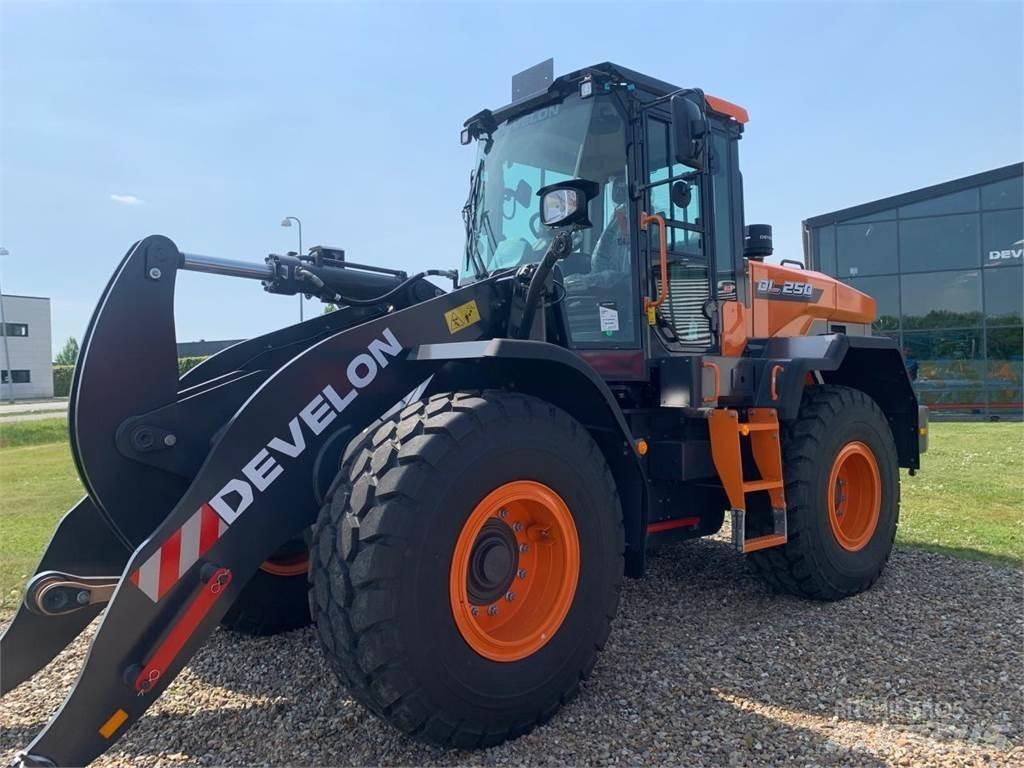 Develon DL250-7 Фронтальные погрузчики