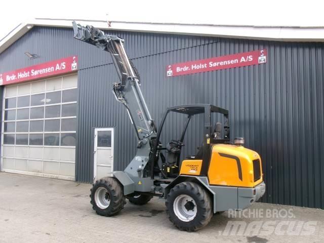 GiANT V5003TELE Малые погрузчики