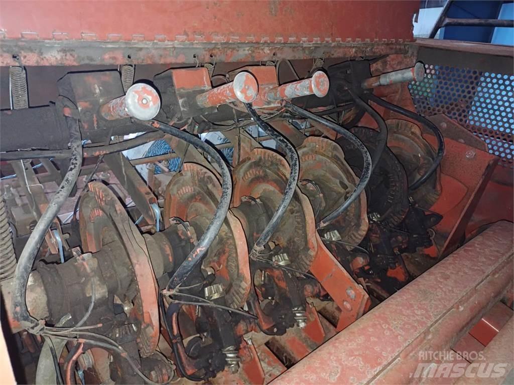 Hesston 4900 Тюковые пресс-подборщики