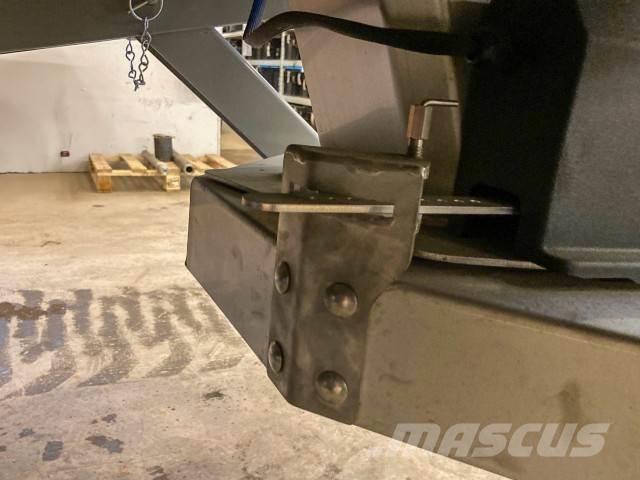 Hilltip 900TR Пескоразбрасыватели