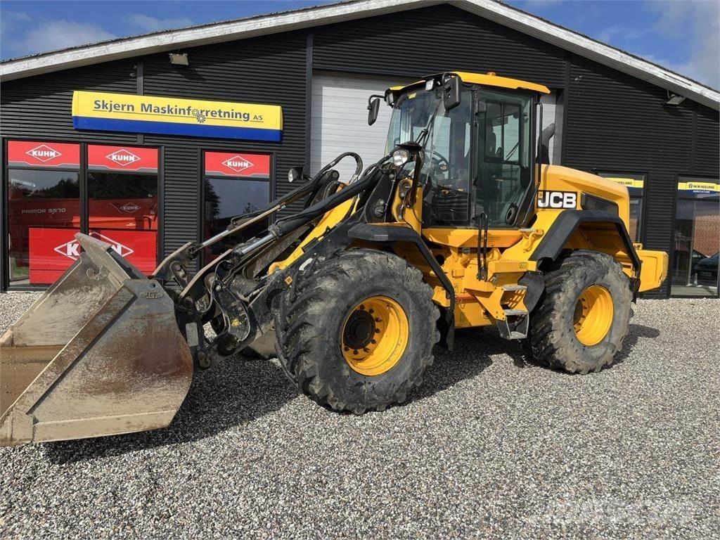 JCB 427 HT Фронтальные погрузчики