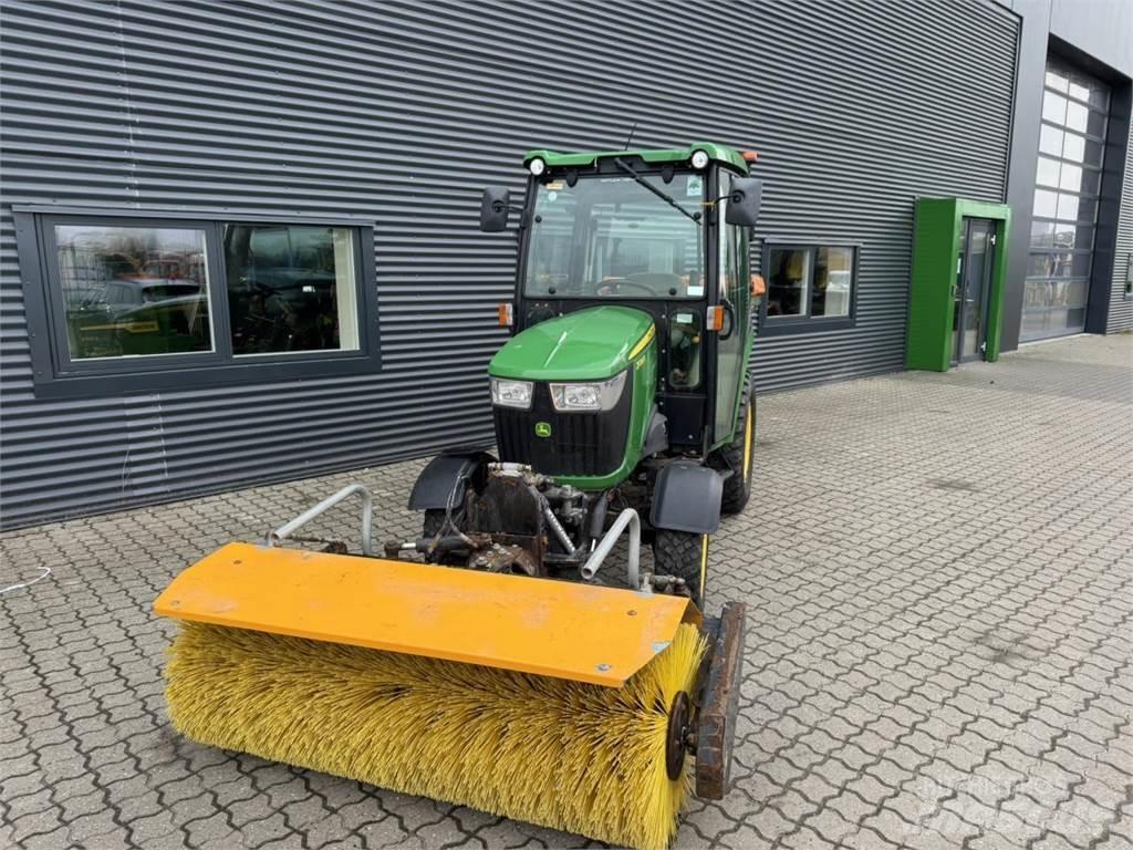 John Deere 2036R Коммунальные тракторы