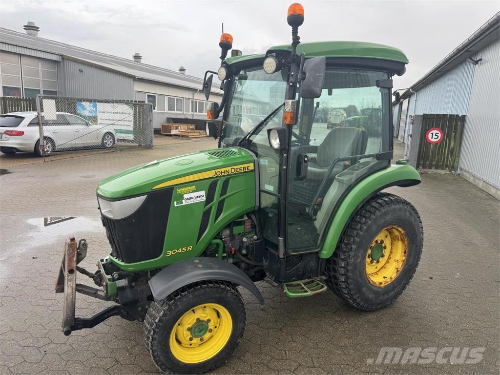 John Deere 3045R Коммунальные тракторы