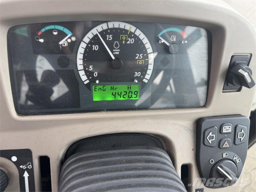 John Deere 3045R Коммунальные тракторы