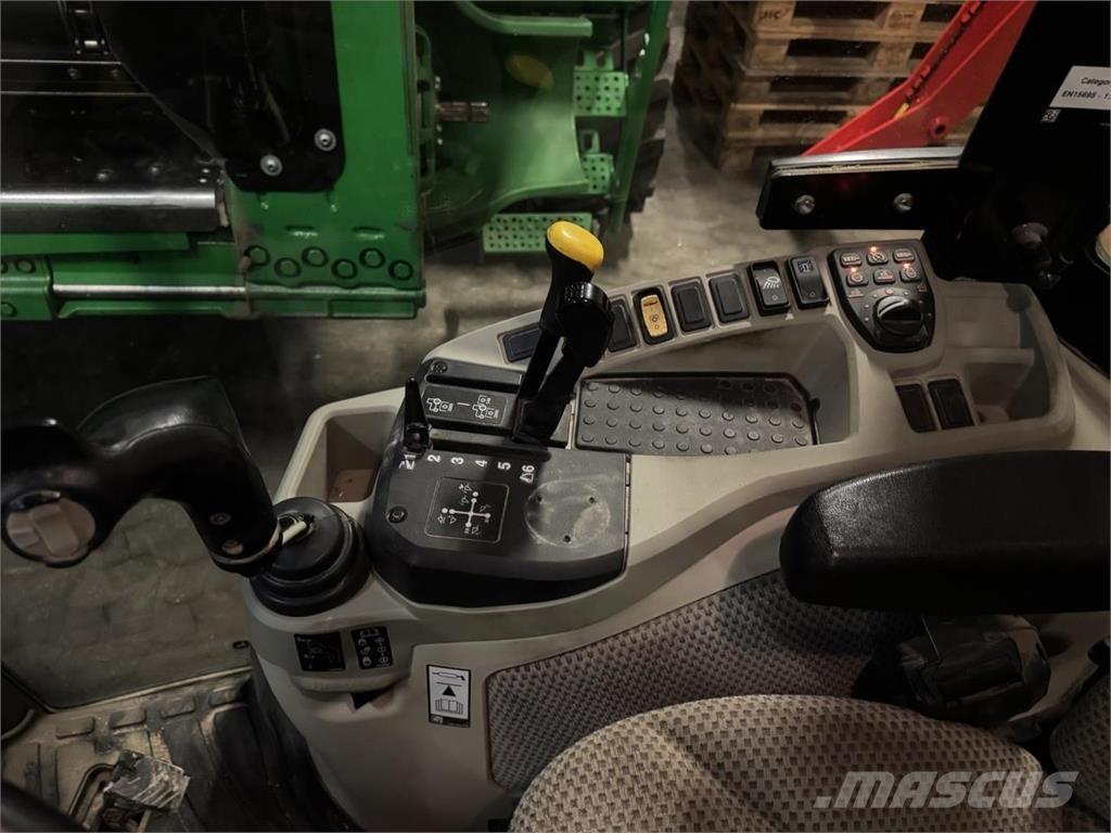 John Deere 3046R Коммунальные тракторы
