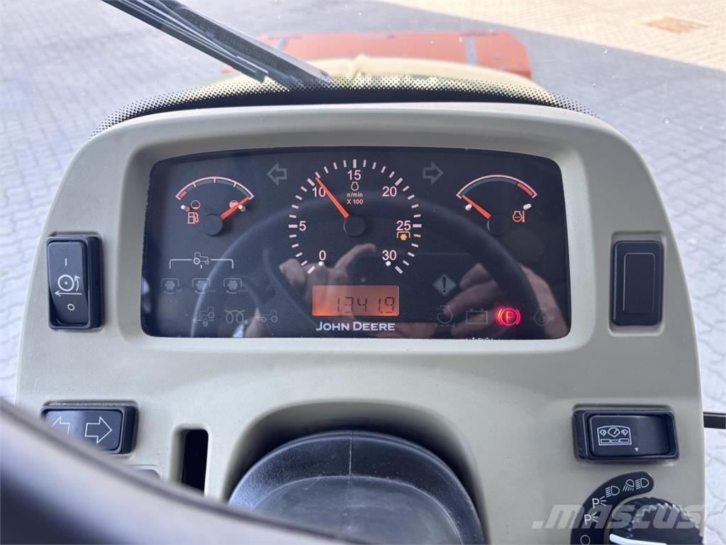 John Deere 3720 Коммунальные тракторы