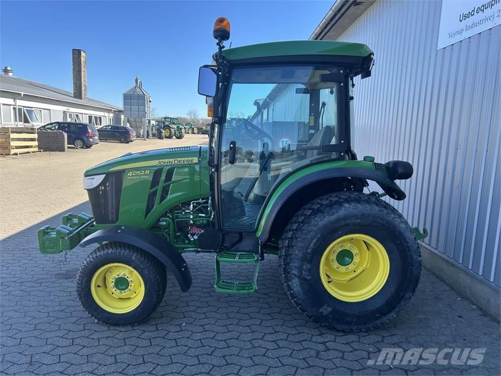 John Deere 4052R Коммунальные тракторы