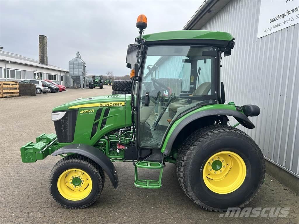John Deere 4052R Коммунальные тракторы