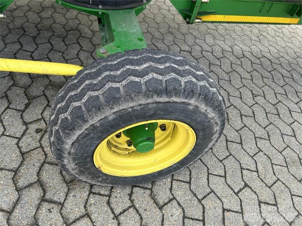 John Deere 640D Жатки