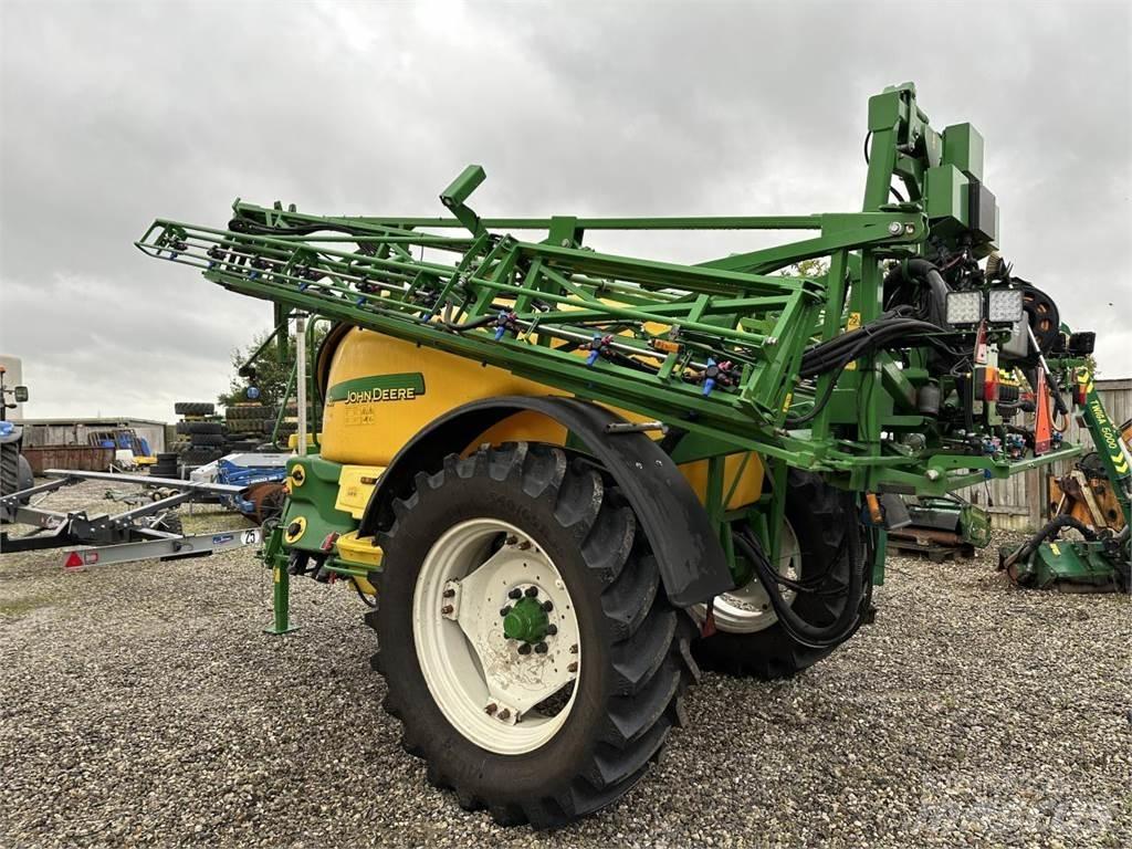 John Deere 740I Прицепные опрыскиватели