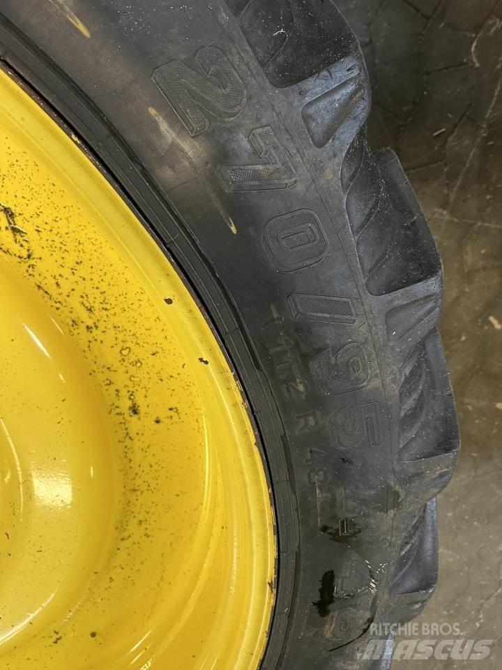 John Deere 740I Прицепные опрыскиватели