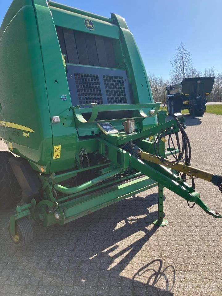 John Deere 864 Рулонные пресс-подборщики