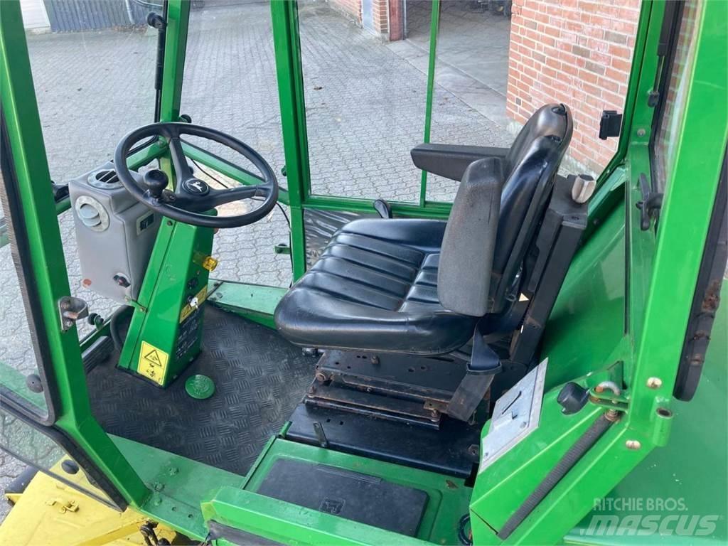 John Deere F935 Коммунальные тракторы