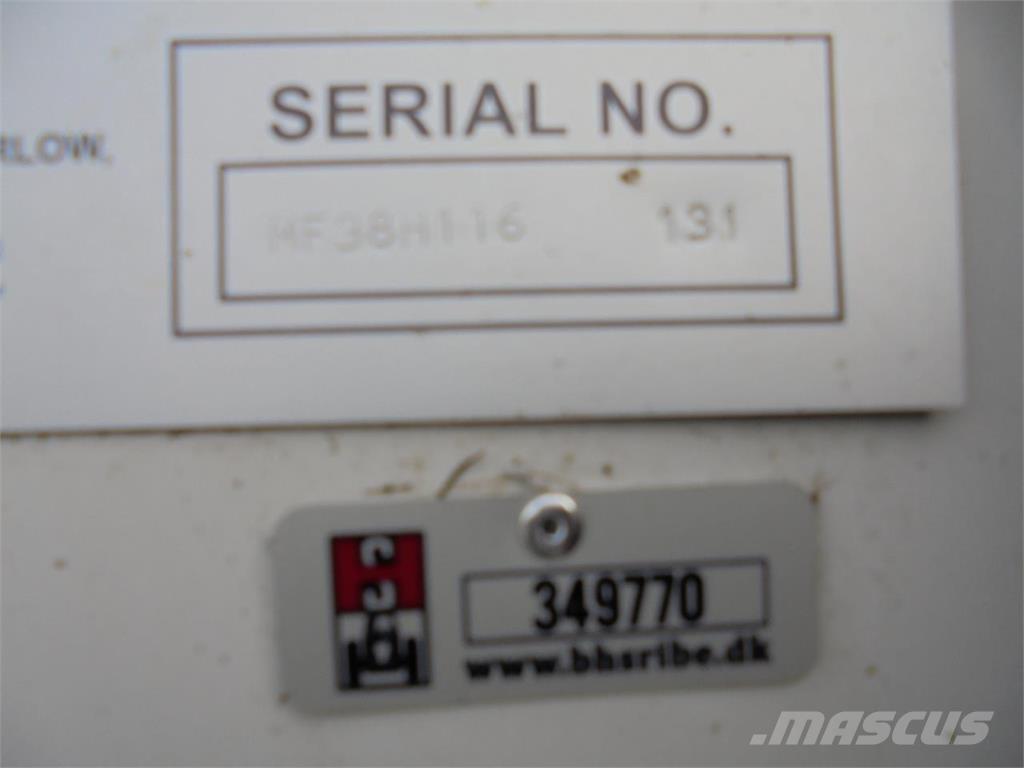 Keenan MF380 Кормовые вагоны