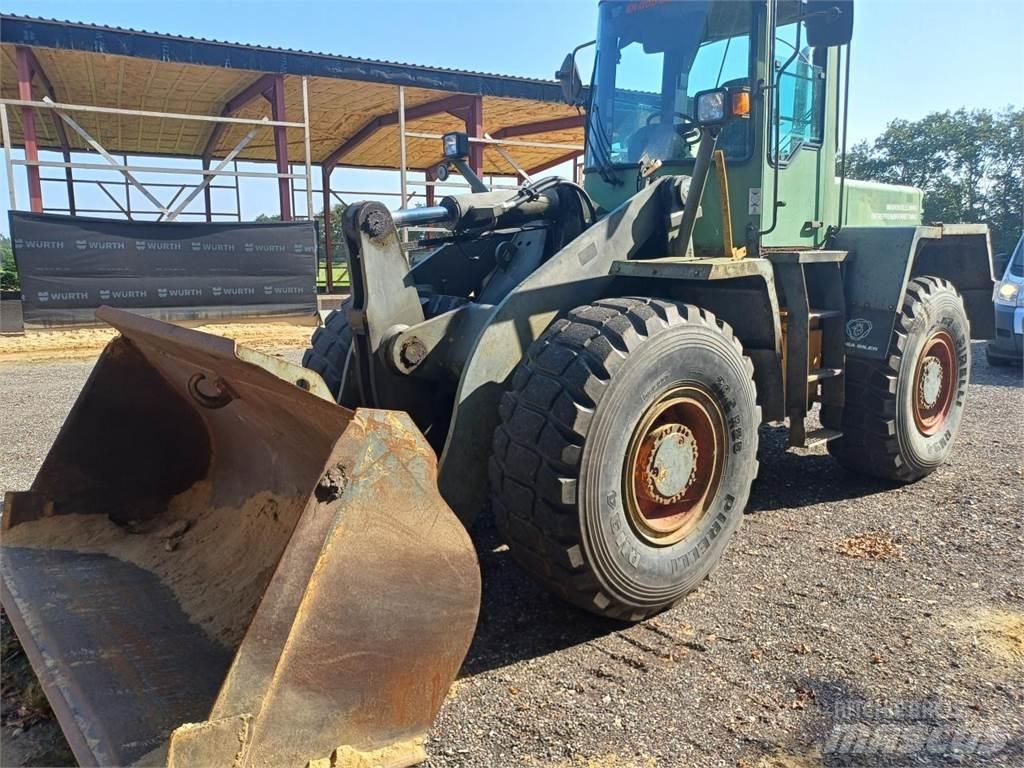 Komatsu WA270 Фронтальные погрузчики