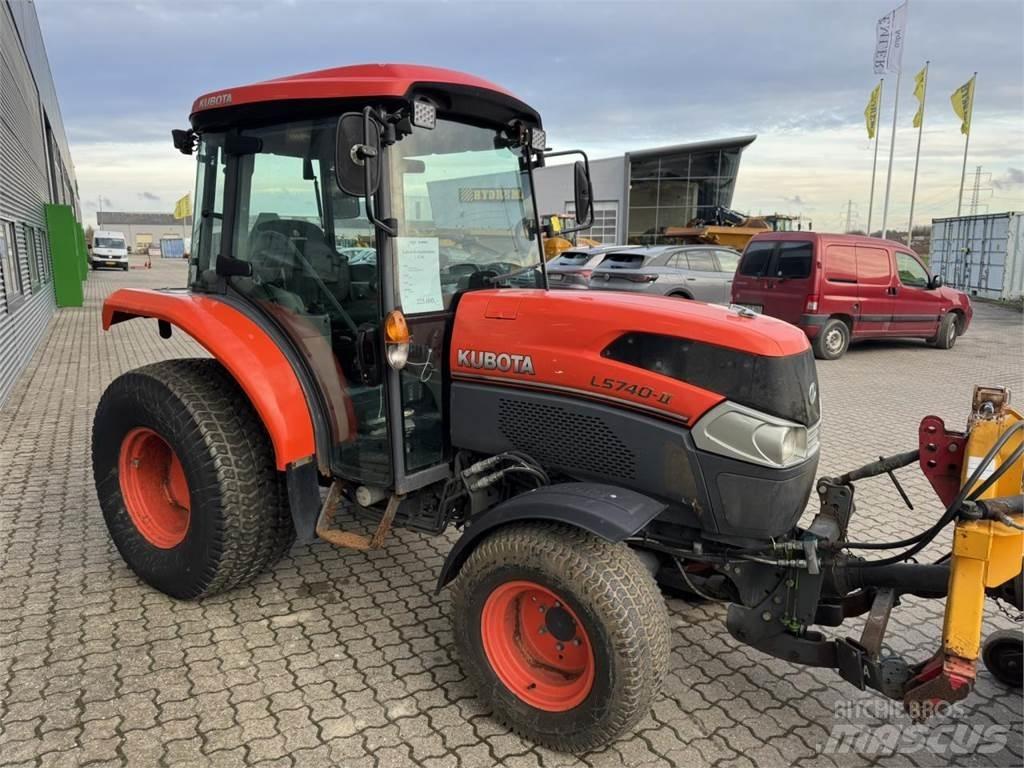 Kubota 5740 Коммунальные тракторы