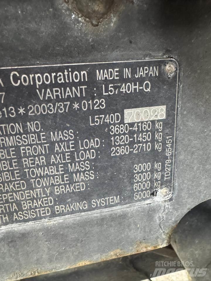 Kubota 5740 Коммунальные тракторы