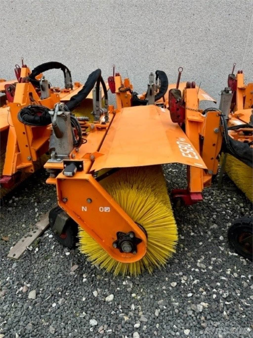 Nesbo HF1600S Вакуумные уборочные машины