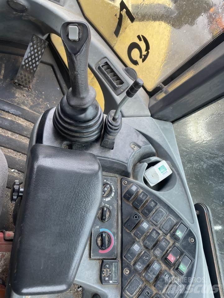 New Holland W190B Фронтальные погрузчики