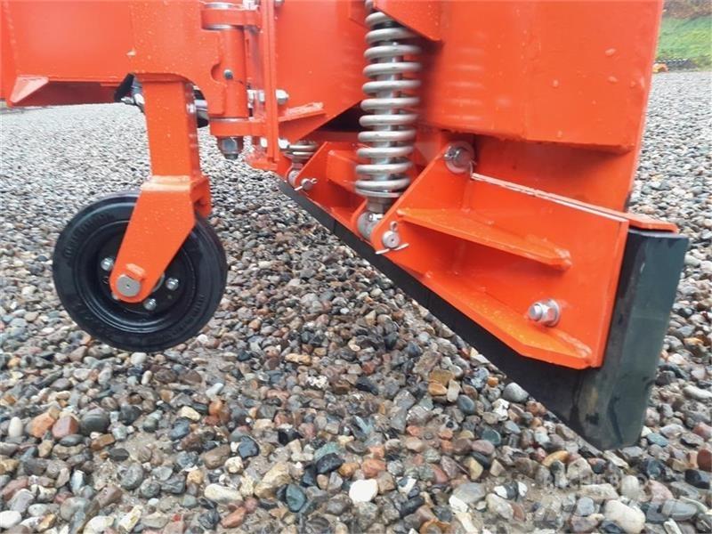  - - -  BOXER AGRI Снежные отвалы и плуги
