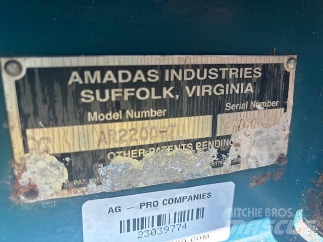 Amadas AR2200 Зерноуборочные комбайны