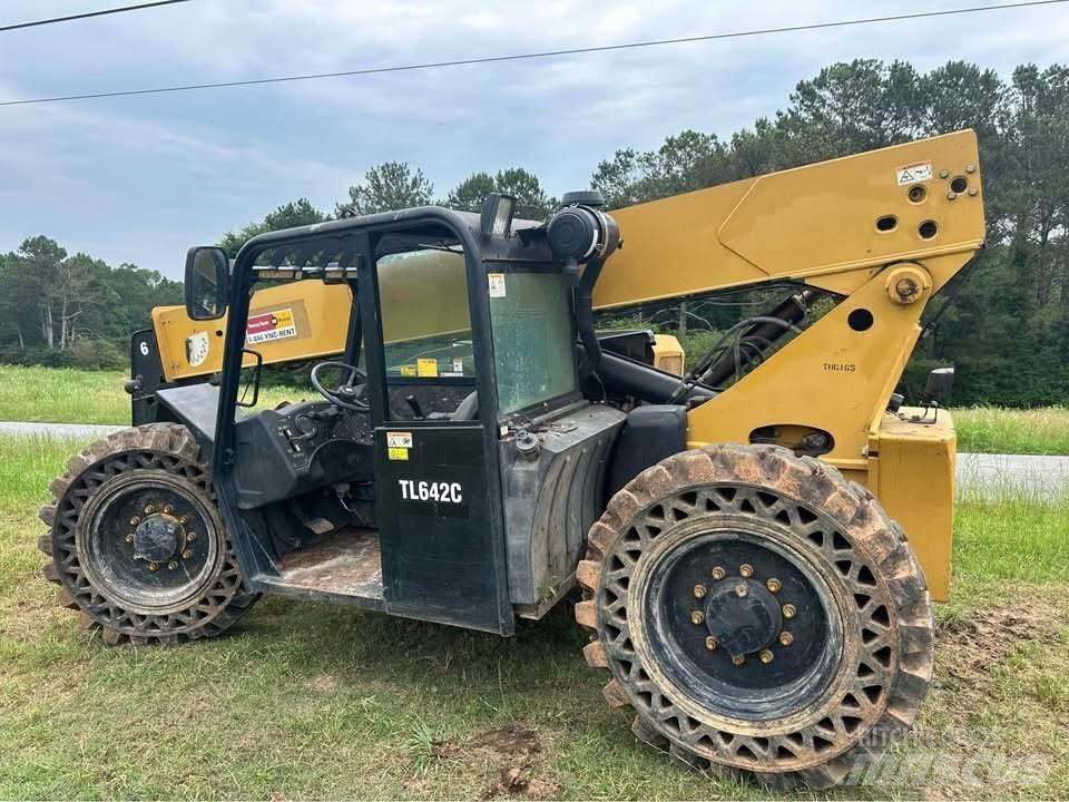 CAT TL642C Телескопические погрузчики
