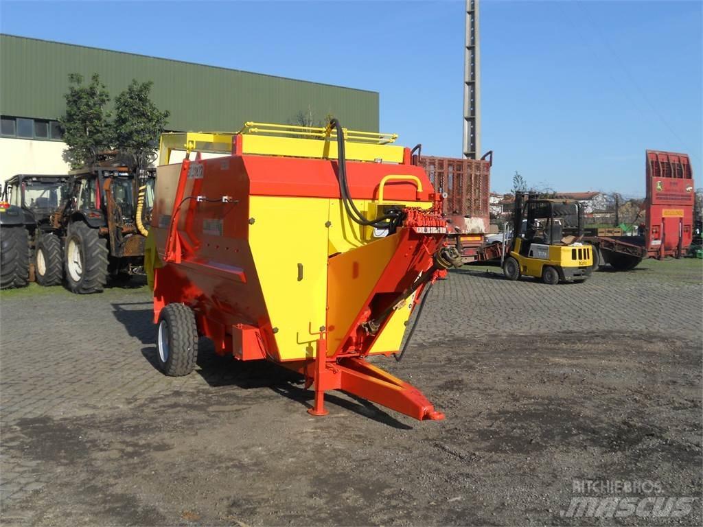 Comag 6M3 Кормораздатчики
