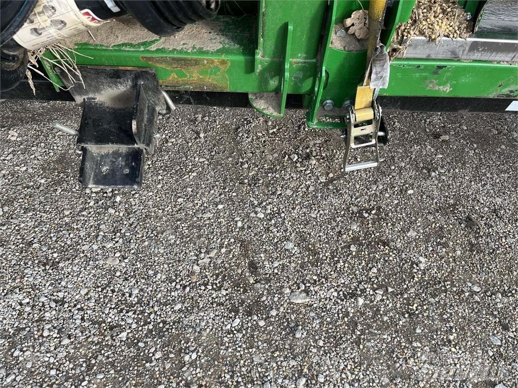 Demco STD42 Прицепы перегрузчики зерна