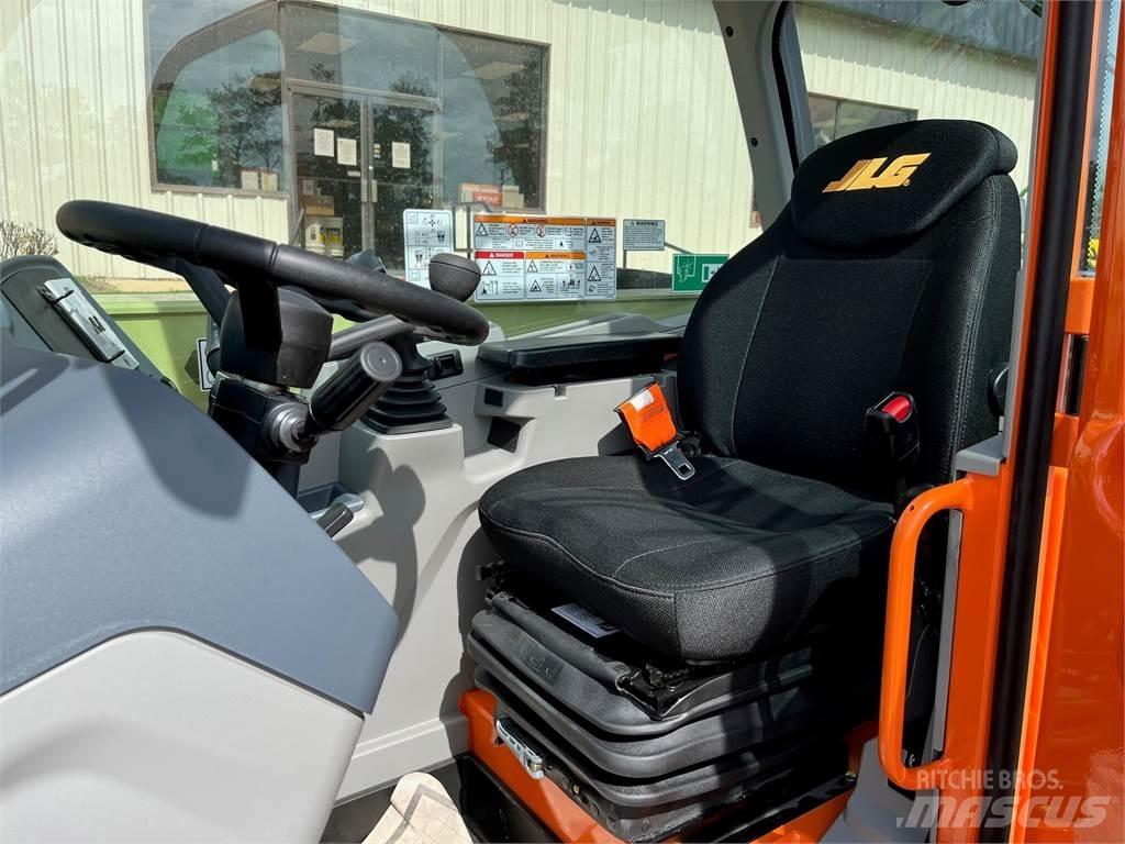 JLG 823 Телескопические погрузчики
