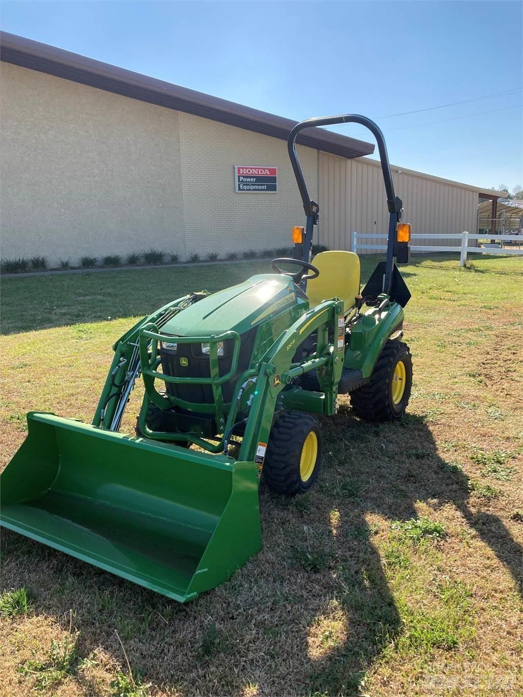 John Deere 1023E Коммунальные тракторы