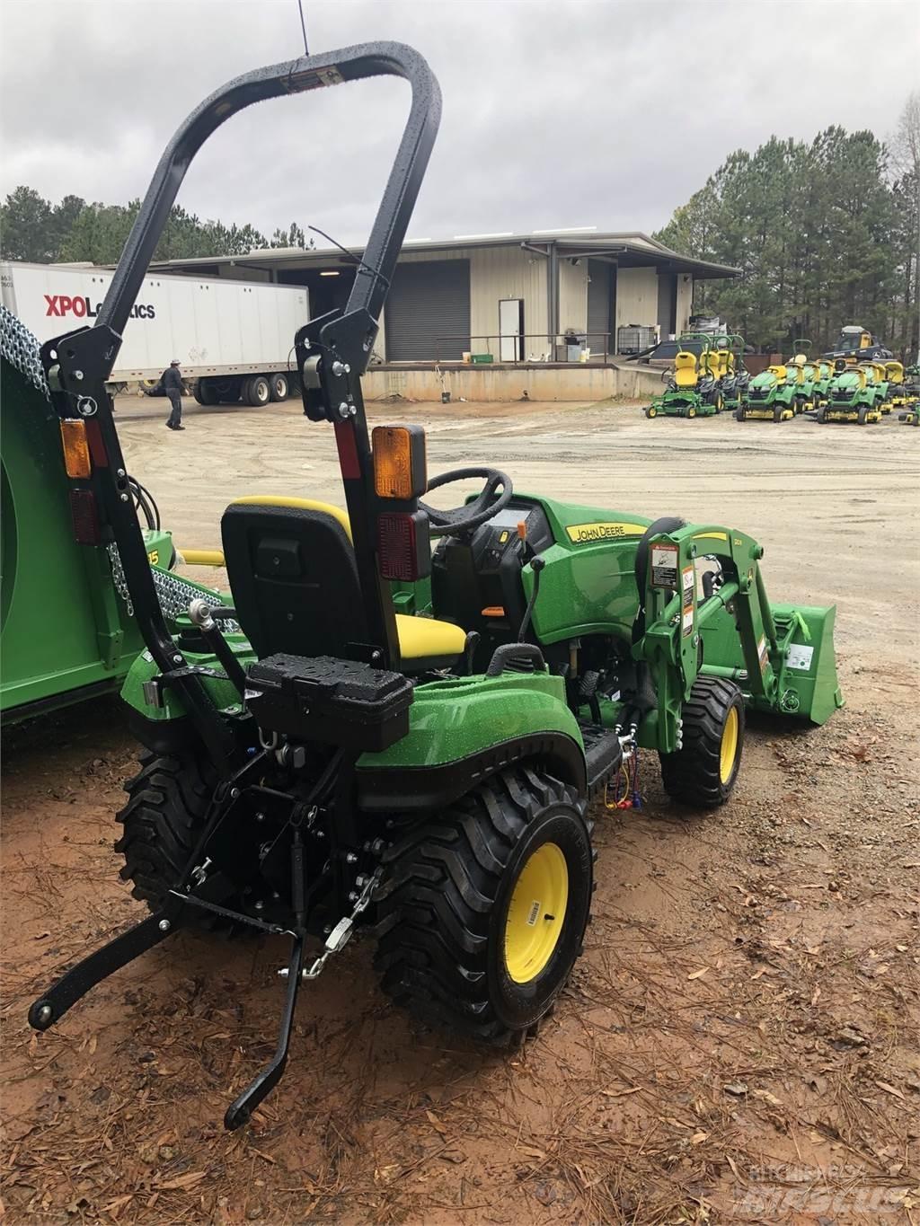 John Deere 1023E Коммунальные тракторы